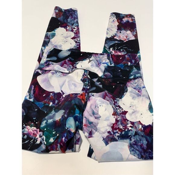 Old Navy active floral legging size medium￼ - Picture 2 of 5